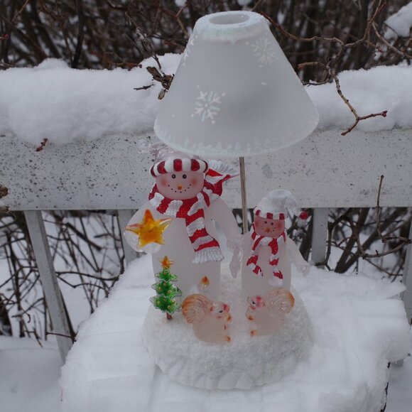 Beautiful Glass TeaLight Lamp With Lighted Base - Picture 1 of 6